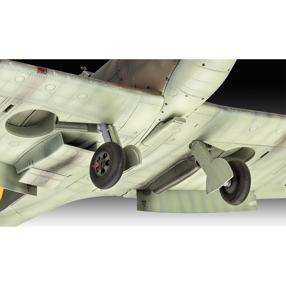 REVELL Gift Set Spitfire Mk.II Aces High 35th Aniv 1:32 Aircraft Model Kit 05688