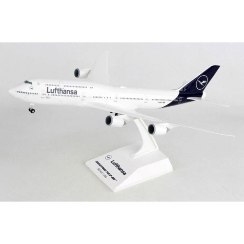Sky Marks 1040 Lufthansa 747-8I w/Gear 1:200 Model