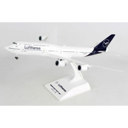 Sky Marks 1040 Lufthansa 747-8I w/Gear 1:200 Model