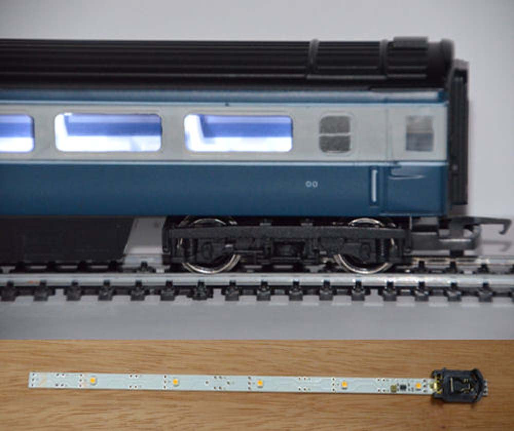 Train Tech Automatic Coach Lighting Multipack - Cool White A (3) HO OO Gauge