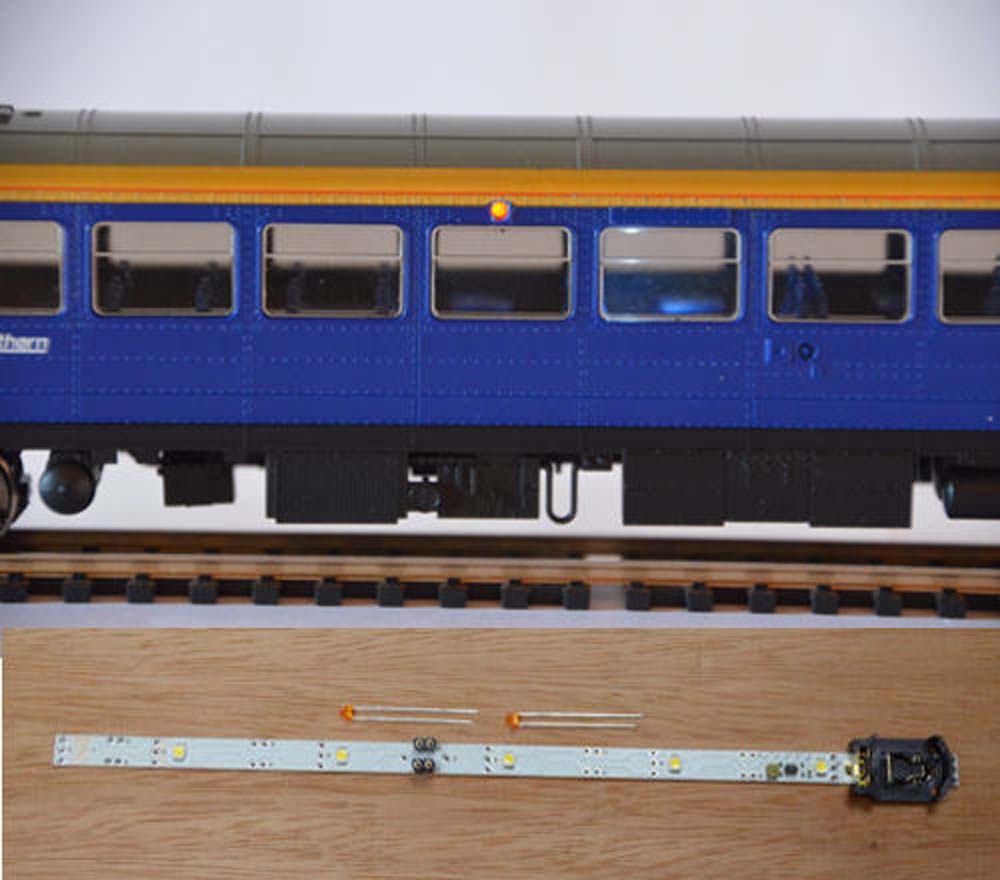 Train Tech Automatic Coach Lighting - Warm White/Amber Door HO/OO Gauge TTCL29