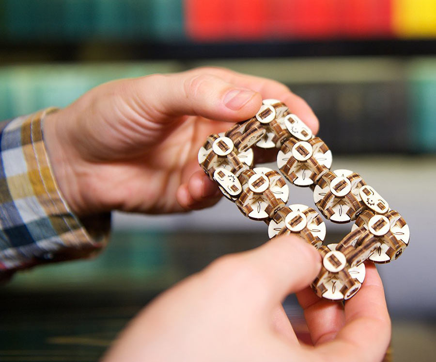 UGEARS Model Flexi-cubus - Mechanical Wooden Model Kit 70049