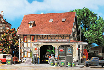 Vollmer 43682 Agricultural Machinery Repair Shop with LED Lighting Kit HO