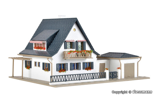 Vollmer 43718 House with Garage Kit HO