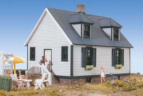 Walthers Cornerstone Lake Forest Cottage with Accessories Building Kit HO Gauge WH933-3657