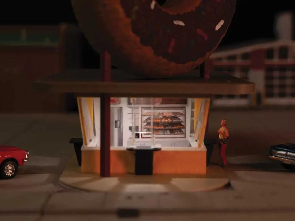 Walthers Cornerstone Spaces Hole In One Donut Shop Interior Kit WH933-4702