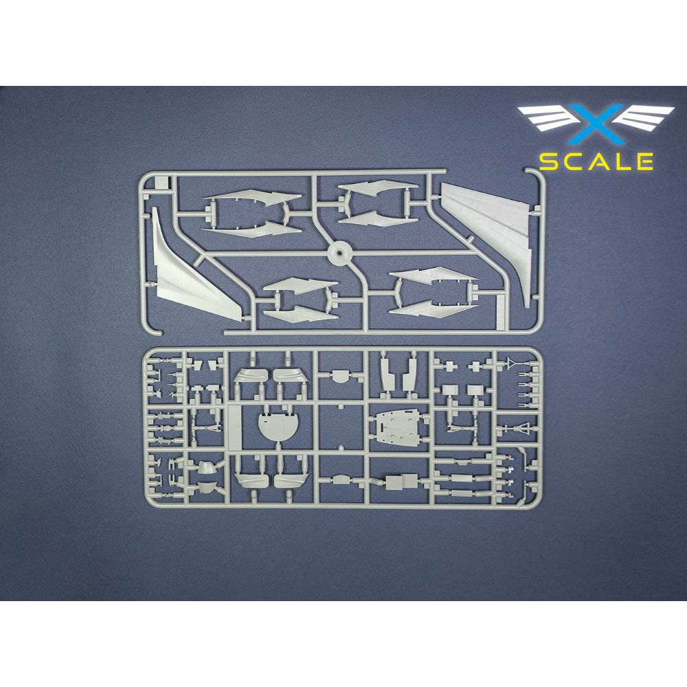 X-Scale 144008 United Airlines DC-8-61 Passenger Airliner 1:144 Model Kit