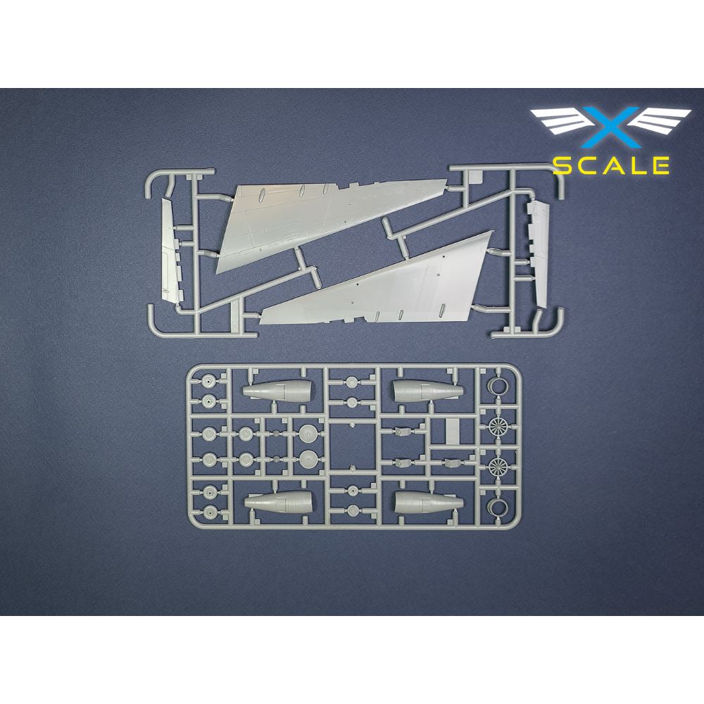 X-Scale 144008 United Airlines DC-8-61 Passenger Airliner 1:144 Model Kit