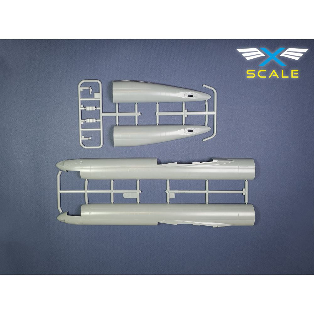 X-Scale 144008 United Airlines DC-8-61 Passenger Airliner 1:144 Model Kit