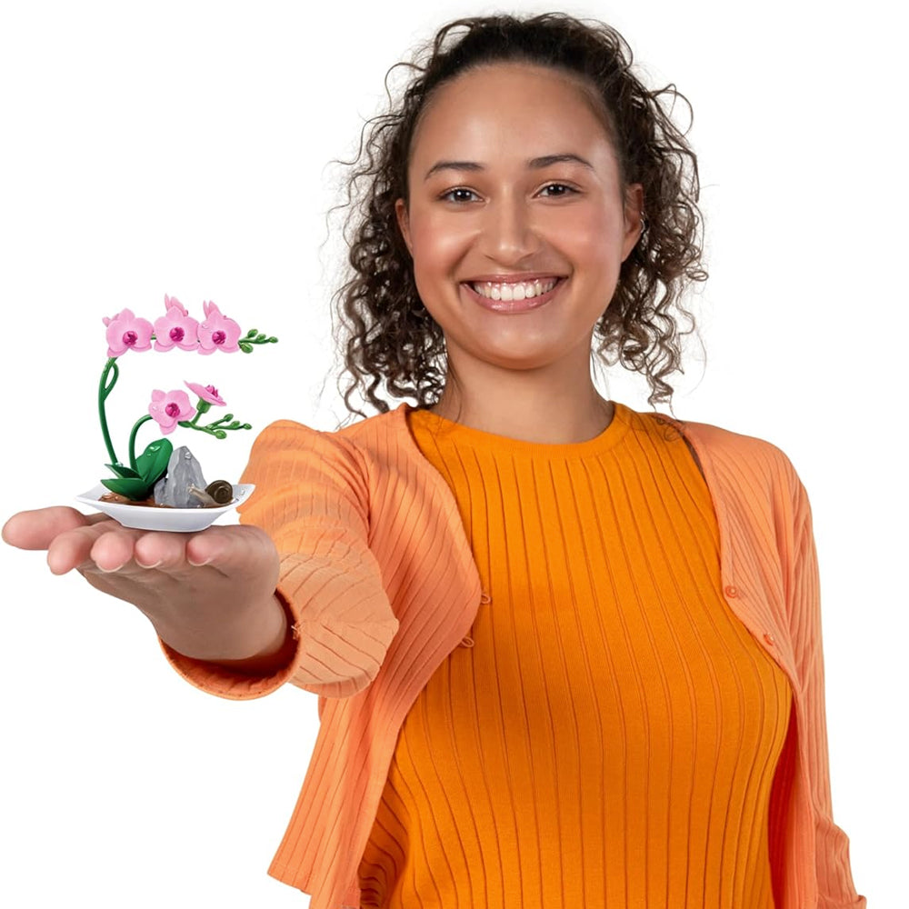 ZURU Mini Brands: Garden Capsule - Mini Plants & Tools! Collect them all!