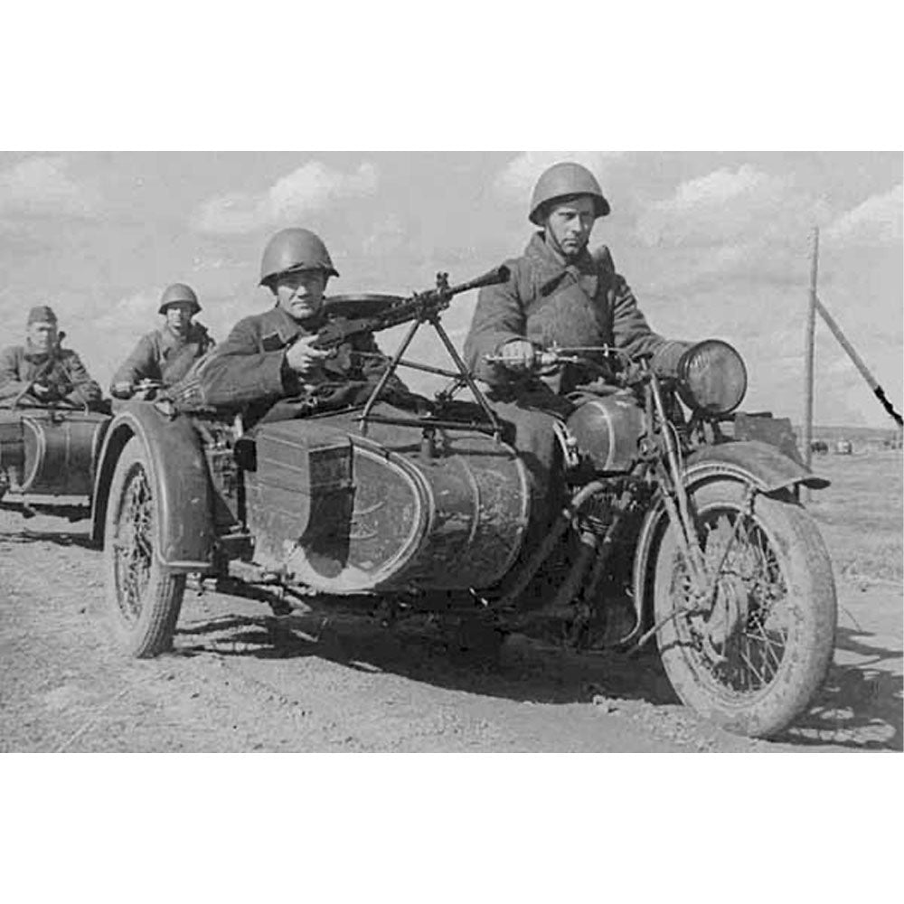 Zvezda 6277 Soviet Motorcycle M-72 with sidecar & crew WWII 1:72 Plastic Model Kit
