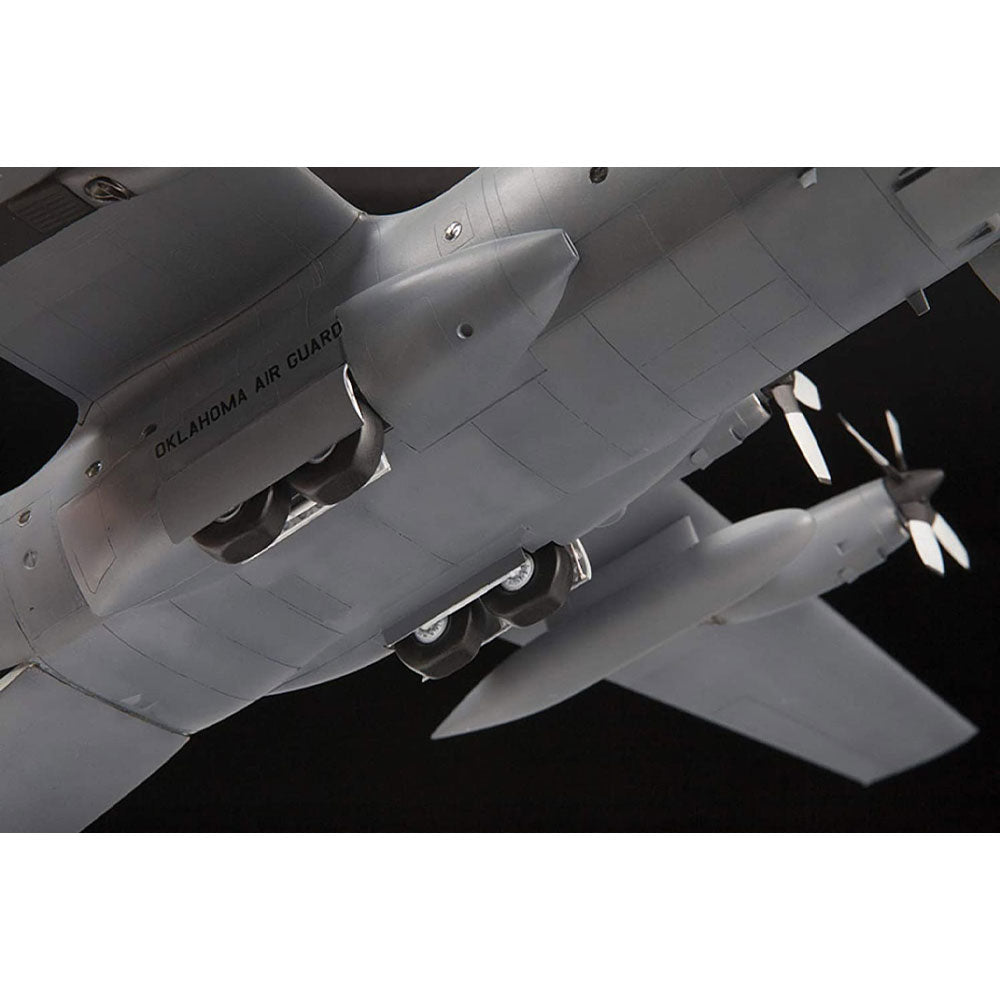 ZVEZDA American Heavy Transport Plane C-130H 7321 1:72 Plastic Model Kit