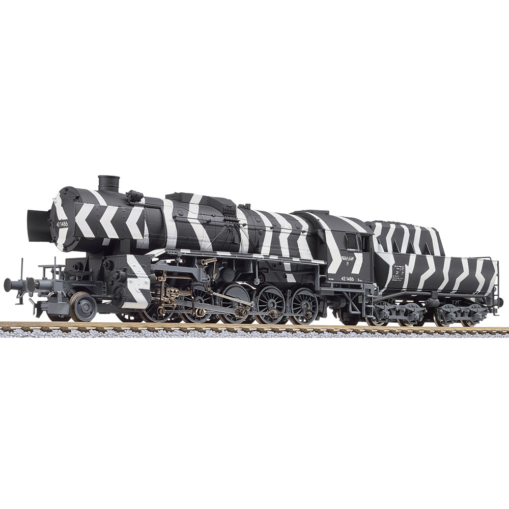 Liliput L131503 BR 42, 42 1486, winter camouflage, Ep. II HO Gauge