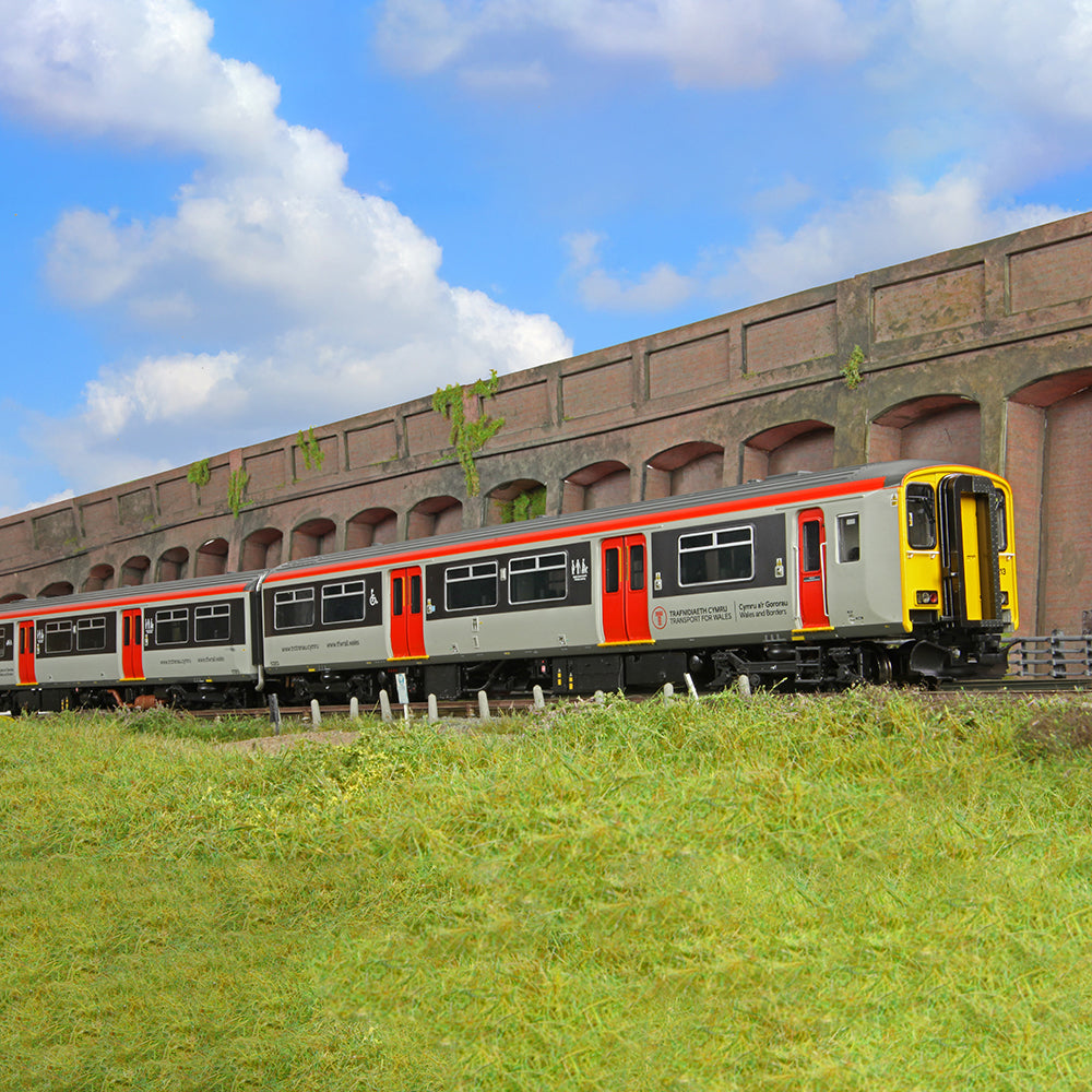 Bachmann Branchline 32-945DB Class 150/2 2-Car DMU 150213 Transport for Wales