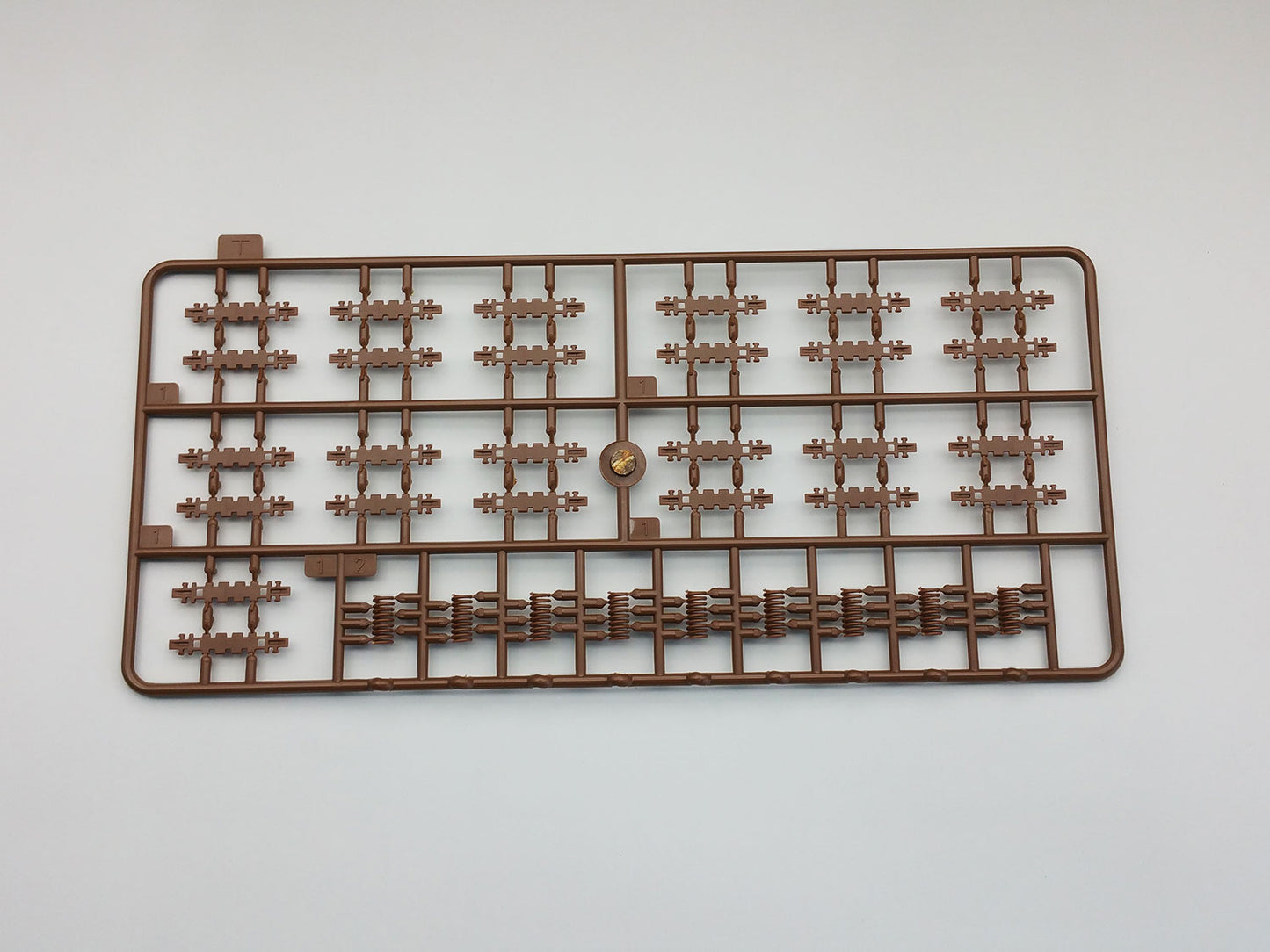 Amusing Hobby 35A015 E-100 German Super Heavy tank 1:35 Model Kit
