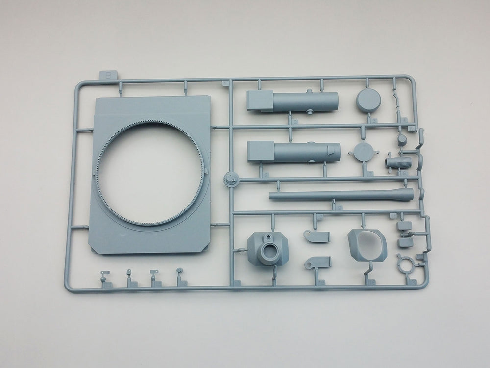 Amusing Hobby 35A015 E-100 German Super Heavy tank 1:35 Model Kit