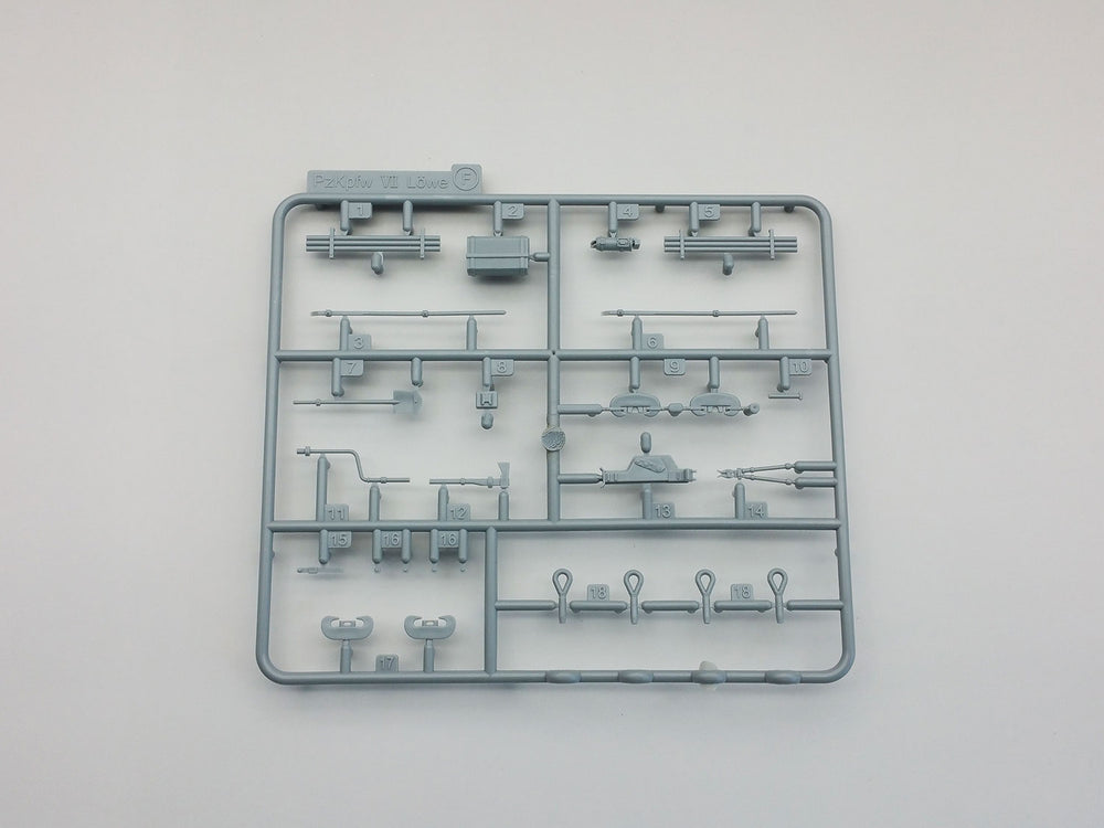 Amusing Hobby 35A015 E-100 German Super Heavy tank 1:35 Model Kit