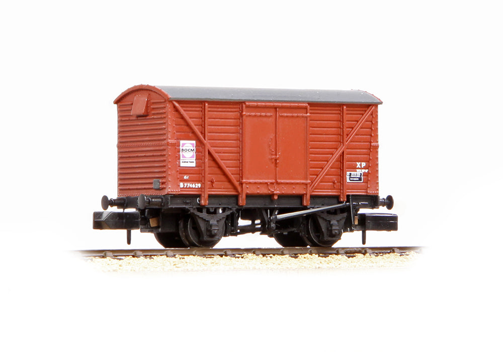 Graham Farish 377-628C BR 12T Vent. Van Ply Doors BR Bauxite BOCM Animal Feeds