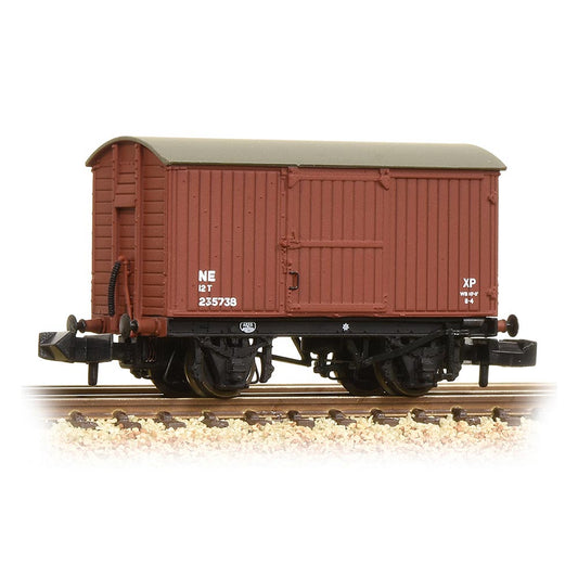 Graham Farish 377-975A LNER 12T Ventilated Van Planked Ends LNER Bauxite