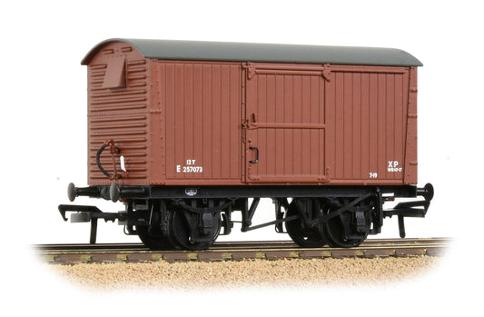 Bachmann Branchline 38-382 LNER 12T Ventilated Van Corrugated Ends BR Bauxite Early