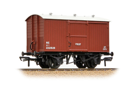 Bachmann Branchline 38-387A LNER 12T Ventilated Fruit Van LNER Bauxite OO Gauge
