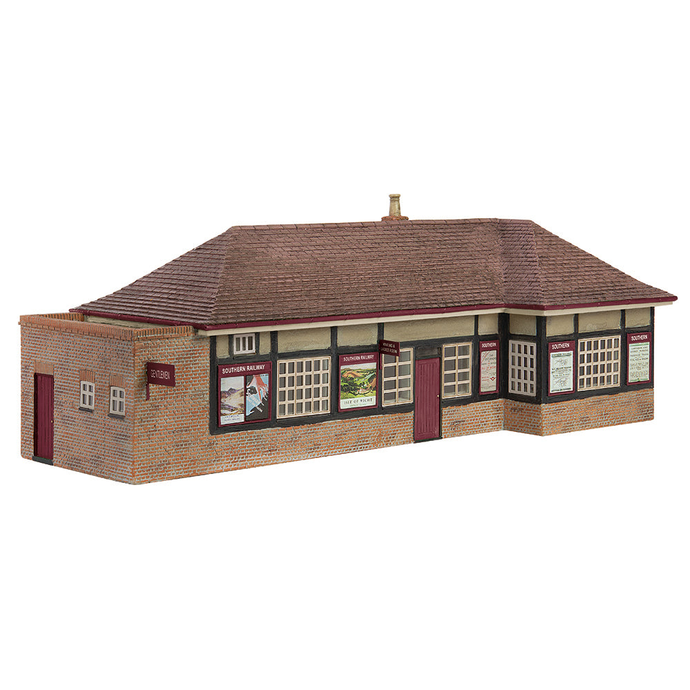 Scenecraft 44-1013A Rural Station - Maroon & Cream OO Gauge
