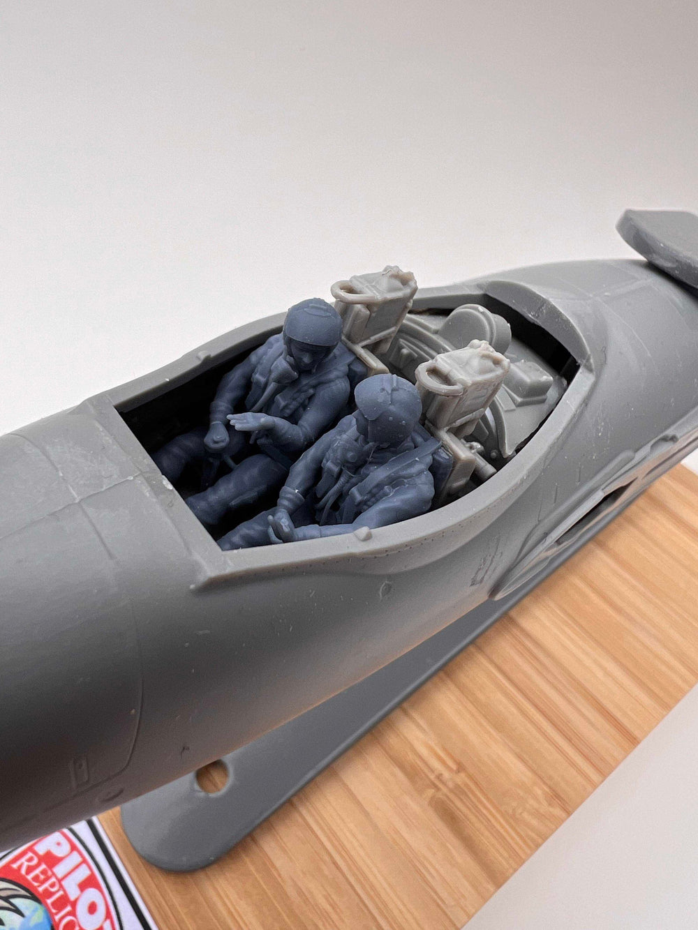 Pilot Replicas 483DP003 1:48 RAF Vampire pilots with MK 1A helmets