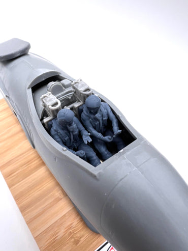 Pilot Replicas 483DP003 1:48 RAF Vampire pilots with MK 1A helmets