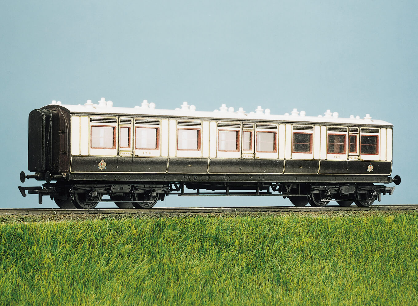 Parkside PC730 LMS 50ft Arc Roof Corridor Coach Kit HO/OO Gauge