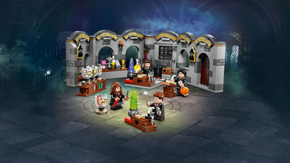 LEGO Harry Potter 76431 Hogwarts Castle: Potions Class Age 8+ 397pcs