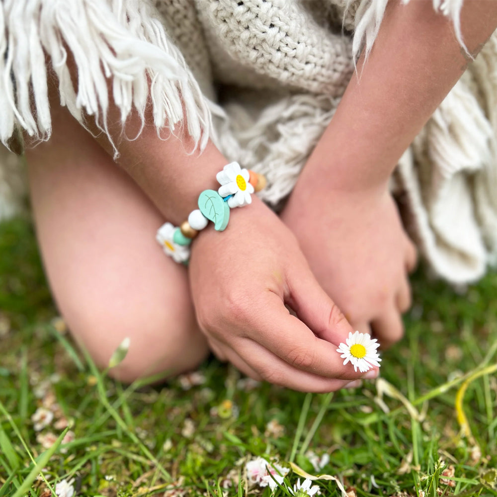 Cotton Twist Daisy Bracelet Gift Kit Tin