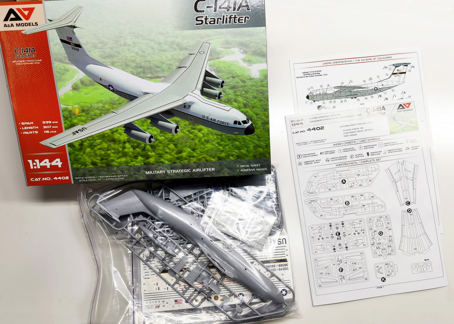 A & A AAM4402 1:144 C-141A Starlifter Transport Aircraft