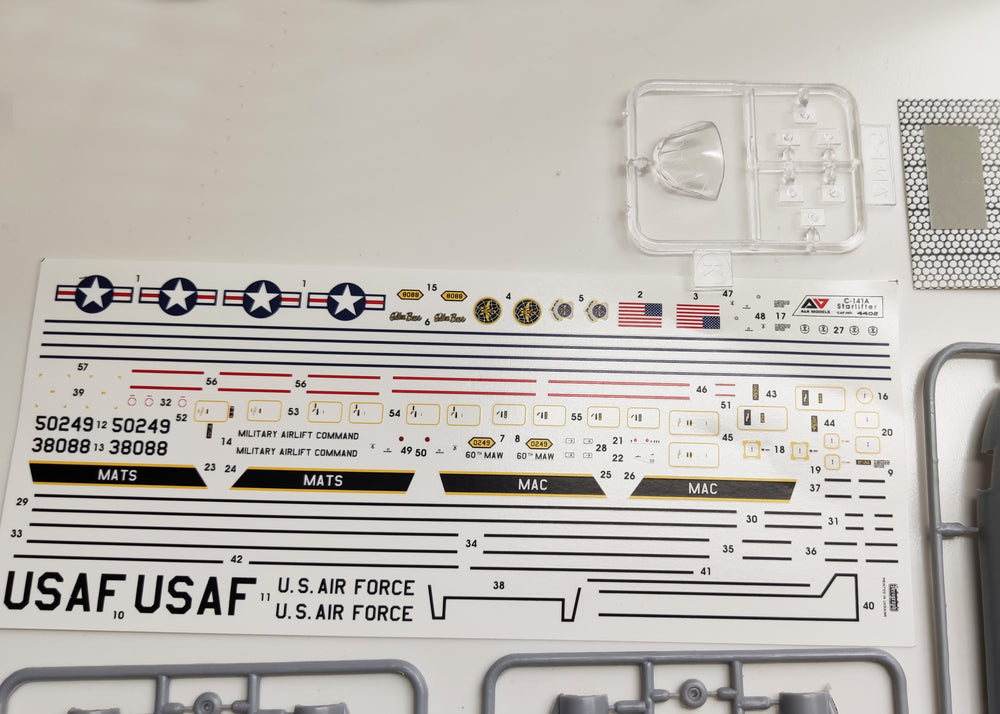 A & A AAM4402 1:144 C-141A Starlifter Transport Aircraft