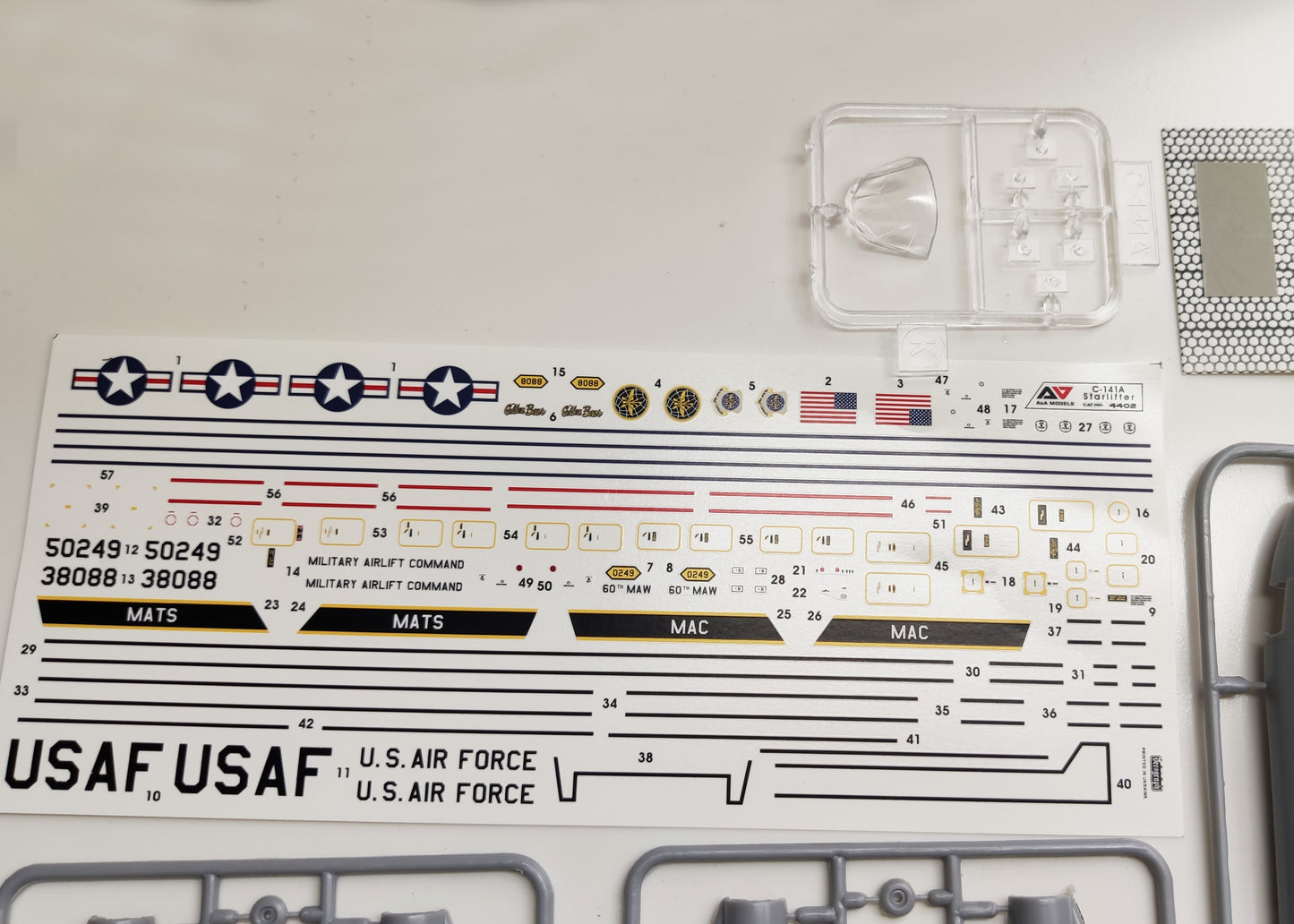 A & A AAM4402 1:144 C-141A Starlifter Transport Aircraft