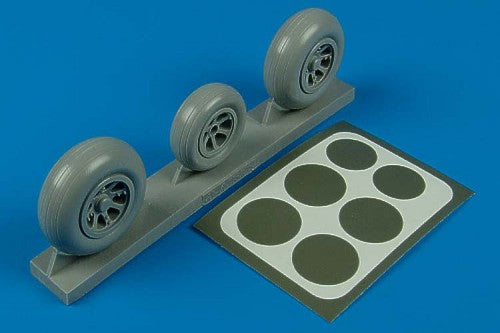 Aires AIRE2105 1:32 Lockheed P-38L-5-L0 lightning wheels and paint masks