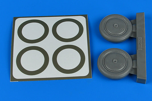 Aires AIRE2249 1:32 PZL P.11c wheels & paint masks