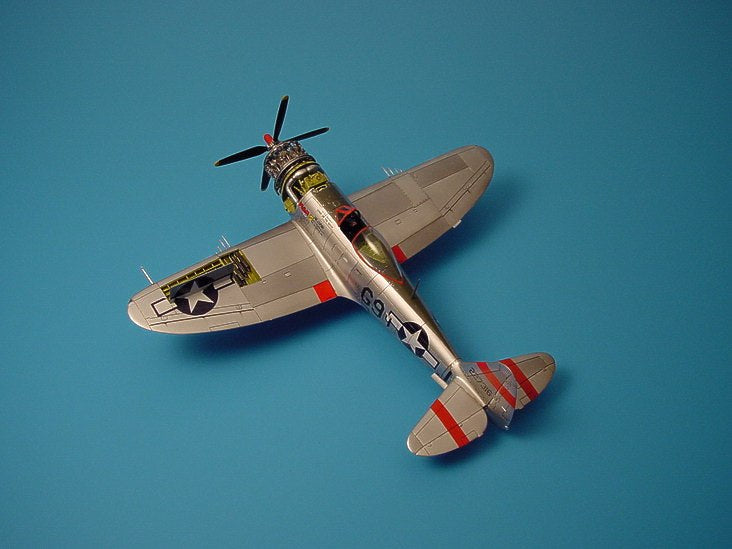Aires AIRE7039 1:72 Republic P-47D Thunderbolt details