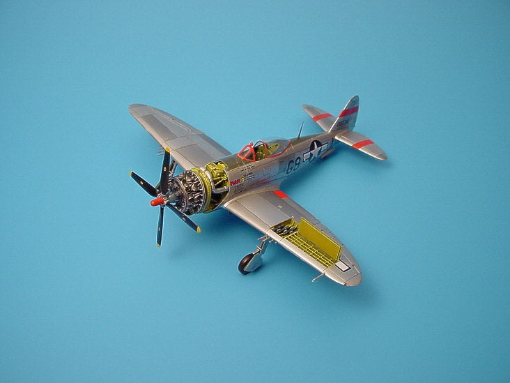Aires AIRE7039 1:72 Republic P-47D Thunderbolt details