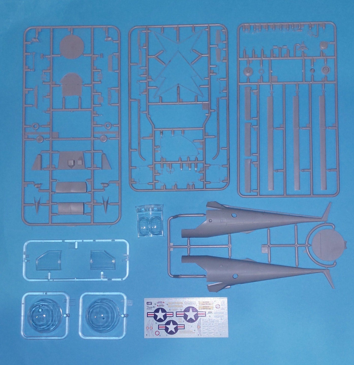 AMP AMP32002 1:32 Brantley B2 Helicopter