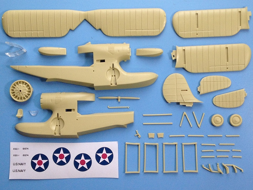 Anigrand 2133 Great Lakes XSG-1 Unorthodox Biplane 1:72