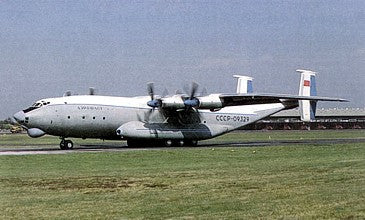 Anigrand 4022 Yak-17/Ch-26/La-15 + Antonov An-22 Antei 1:144