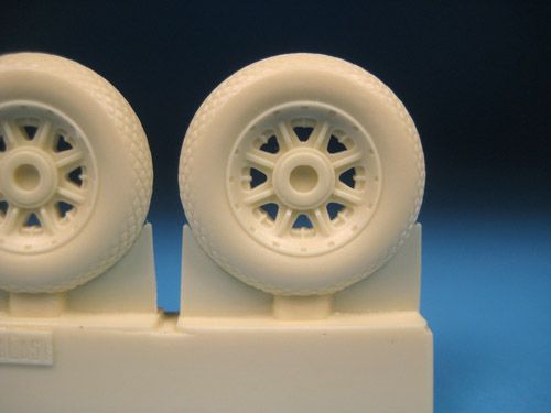 Barracuda Studios BCR32244 1:32 Grumman F8F-1 Bearcat early wheels