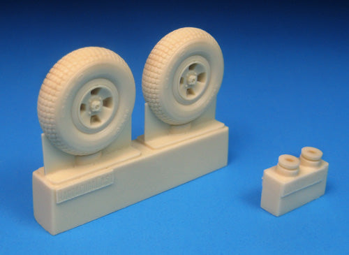 Barracuda Studios BCR32319 1:32 Spitfire Four Slot Block Tread Mainwheels