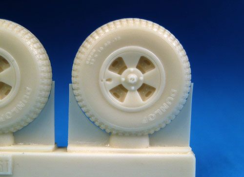 Barracuda Studios BCR48151 1:48 British 4-Slot 32' Mainwheels