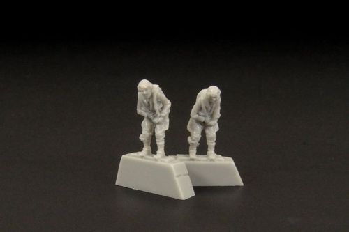 Brengun BRL144081 1:144 Luftwaffe pilots standing WWII x 2 German pilots