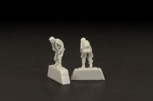 Brengun BRL144081 1:144 Luftwaffe pilots standing WWII x 2 German pilots