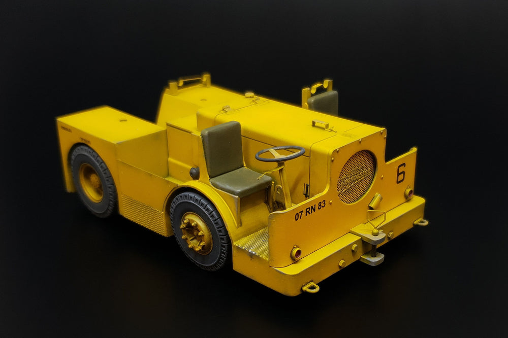 Brengun BRL32052 1:32 UK Flight Deck Tractor Tugmaster