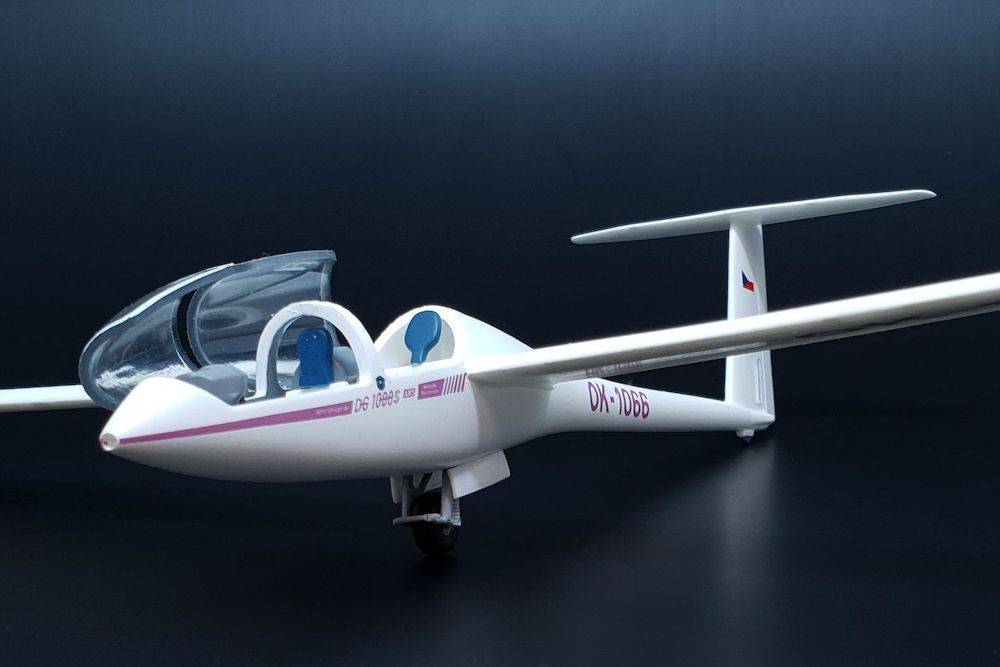 Brengun BRP48006 1:48 DG-1000S Glider "AKVY"