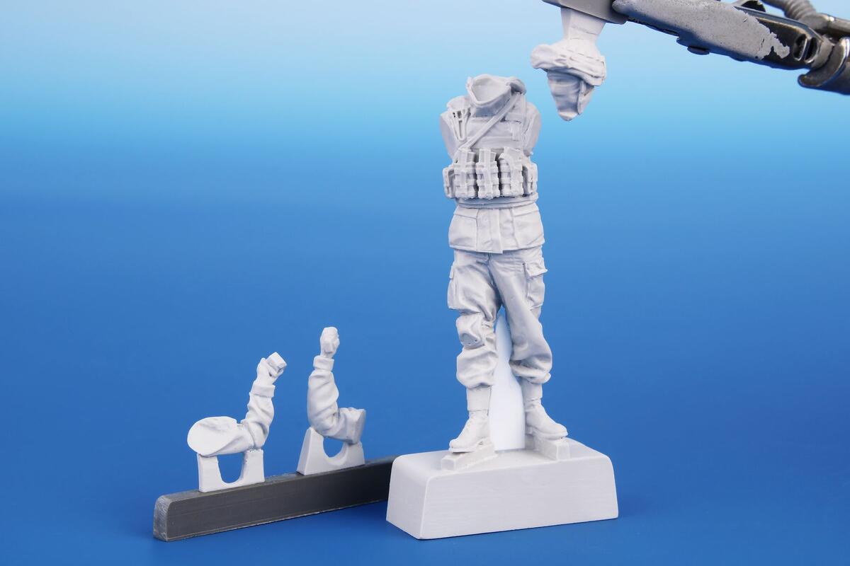 CMK/Czech Master Kits CMF35379 1:35 Ukranian Soldier with NLAW and AK-74MN