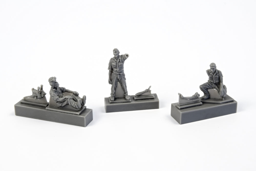 CMK CMF72344 1:72 RAF Pilot with Monkey & Mechanics Figures